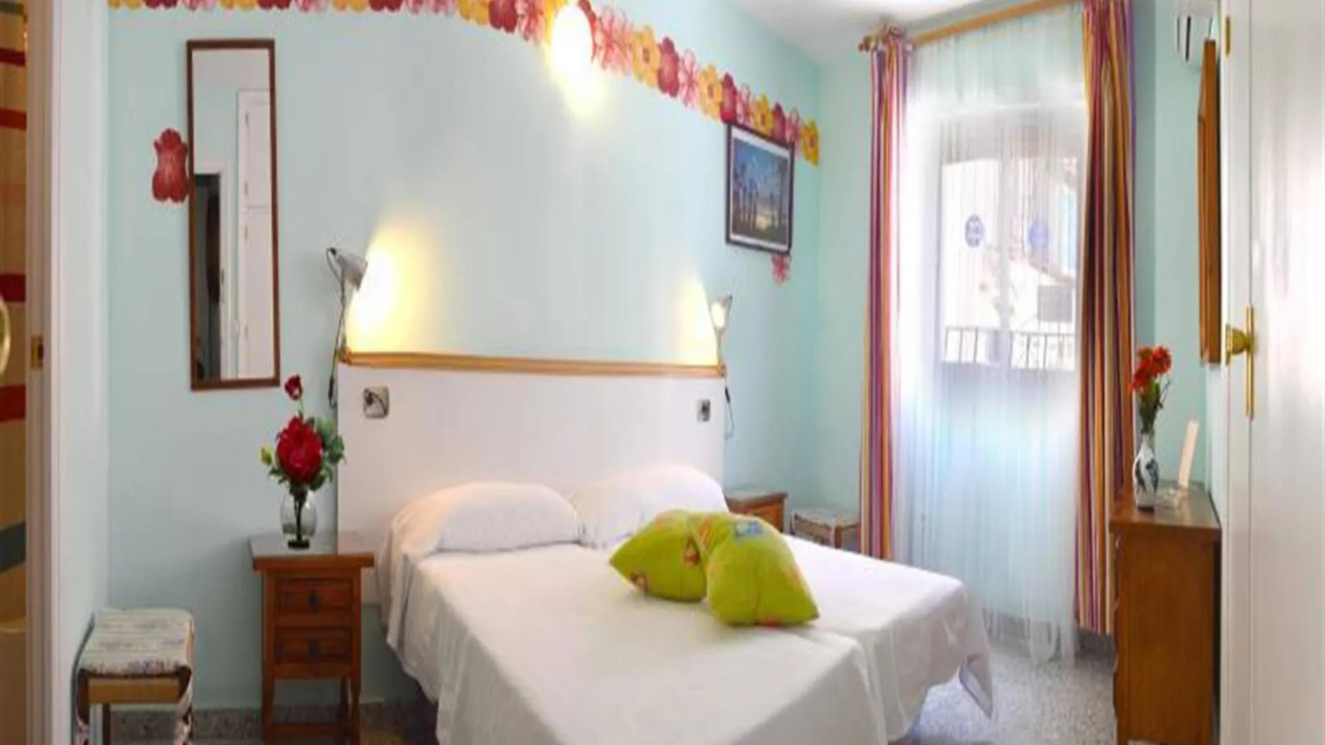 Hostal Altamar Almuñécar 2*,